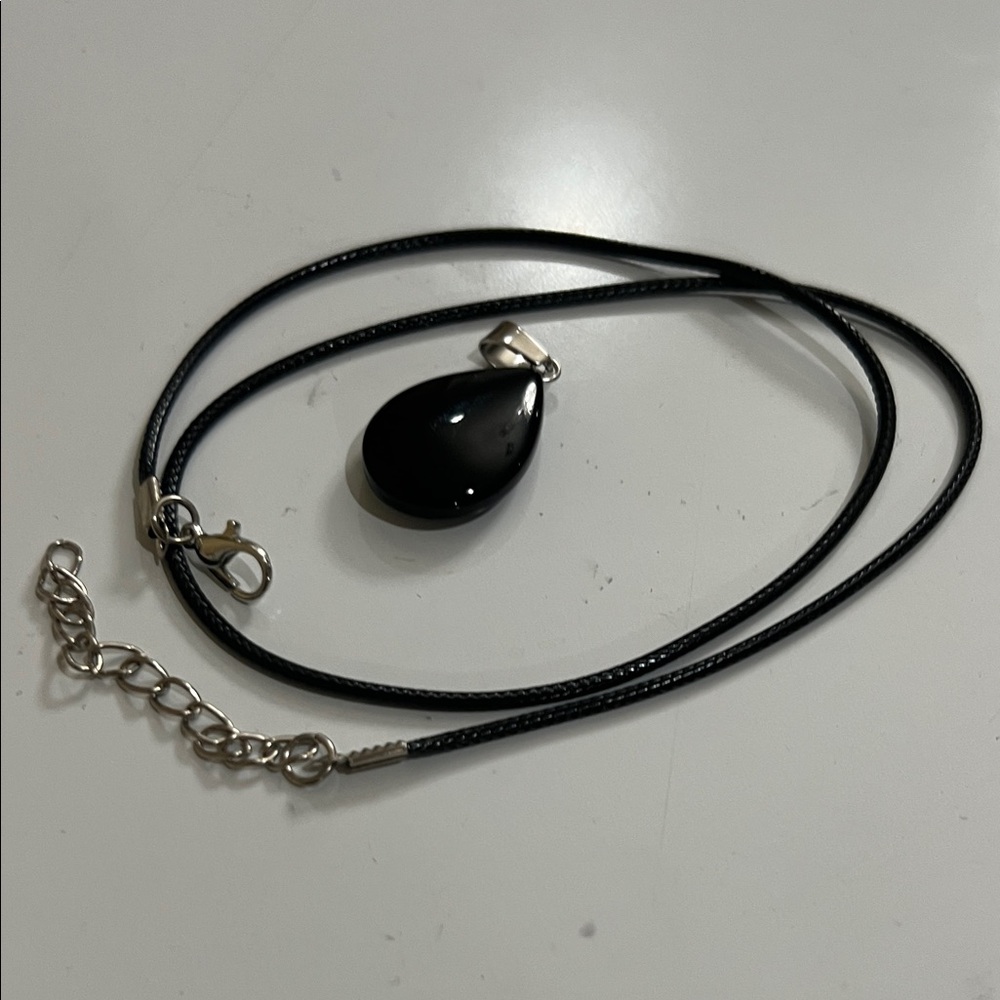 Minimalist Black Teardrop Pendant Necklace - Sleek Everyday Jewelry